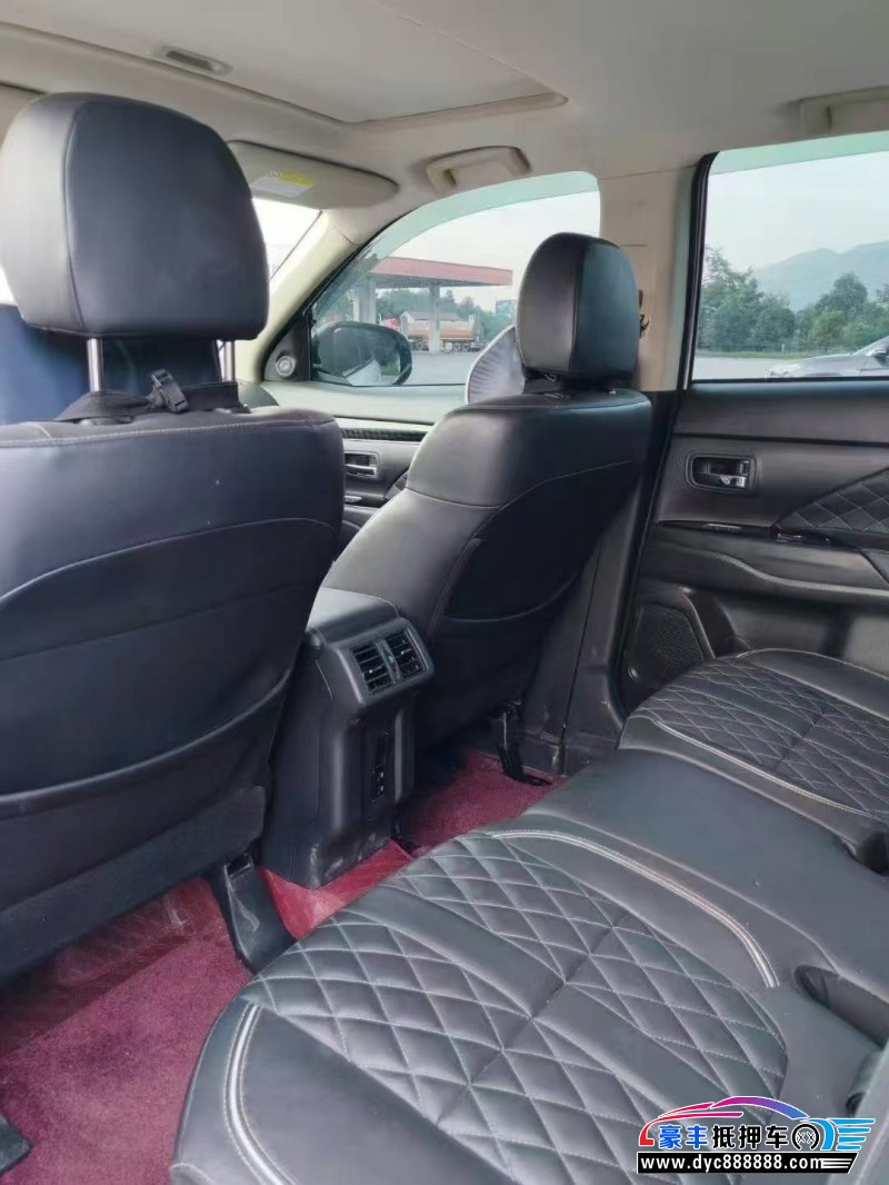 22年三菱欧蓝德轿车抵押车出售