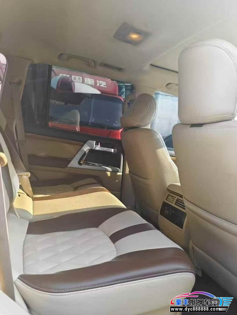 15年丰田兰德酷路泽（陆巡）轿车抵押车出售