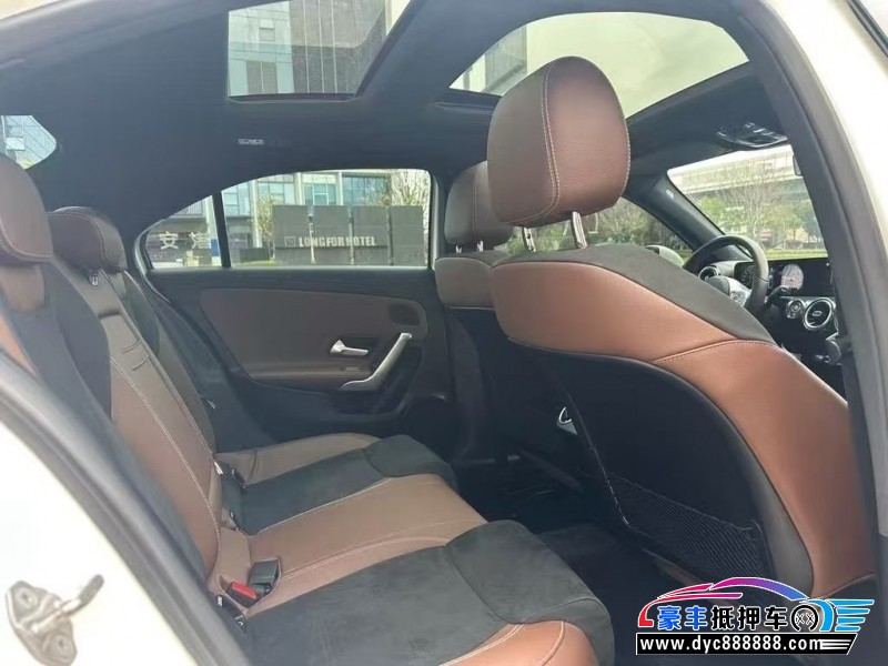 19年奔驰A轿车抵押车出售