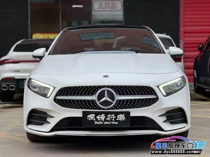 19年奔驰A轿车