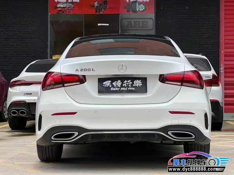 19年奔驰A轿车抵押车出售