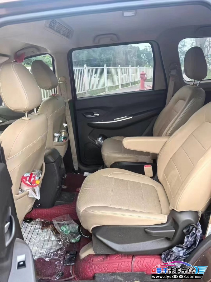 22年五菱汽车五菱宏光轿车抵押车出售