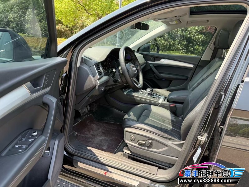 21年奥迪Q5轿车抵押车出售