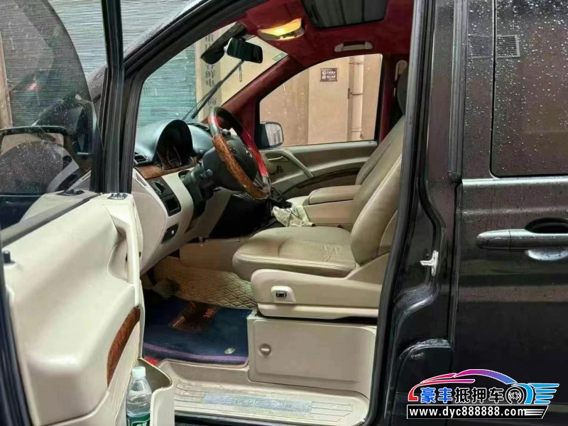 13年奔驰唯雅诺轿车抵押车出售