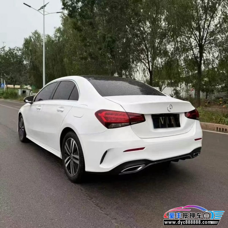 19年奔驰A轿车抵押车出售