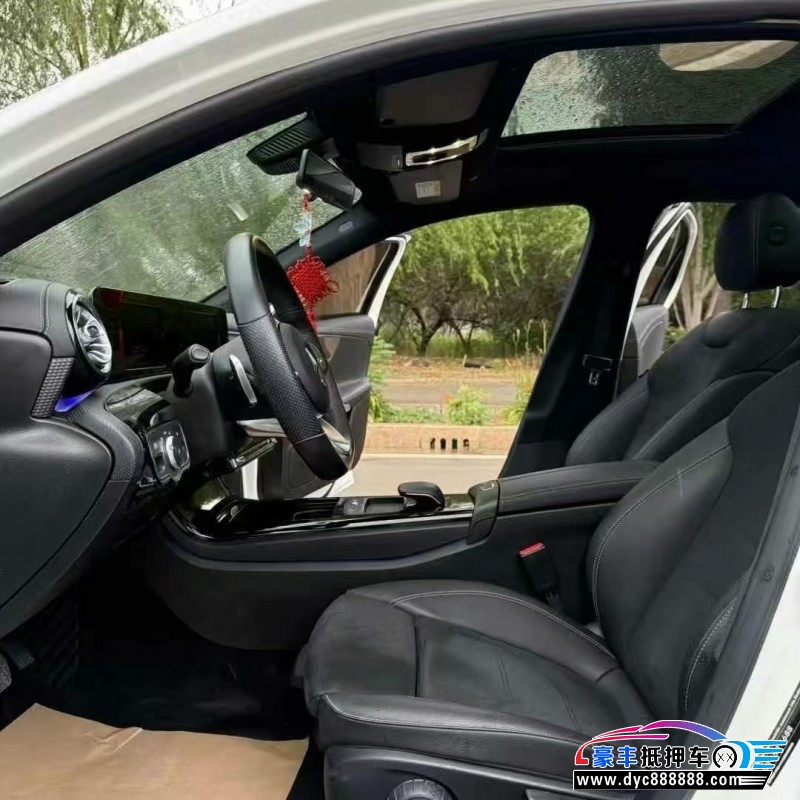 19年奔驰A轿车抵押车出售