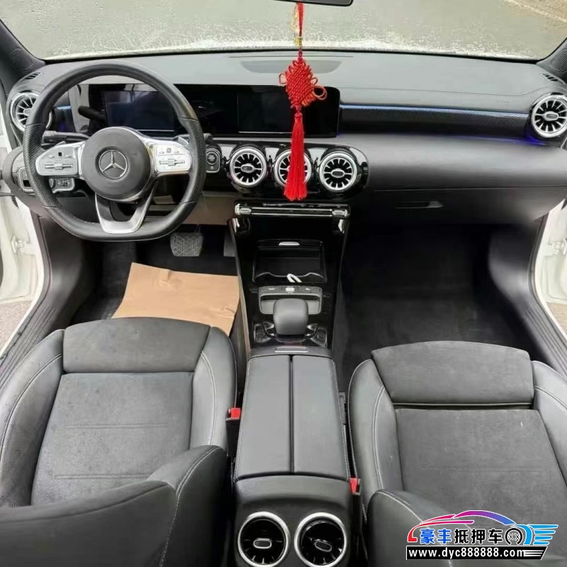 19年奔驰A轿车抵押车出售