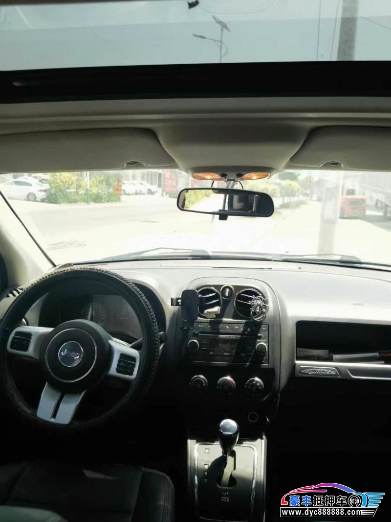 15年Jeep指南者轿车抵押车出售