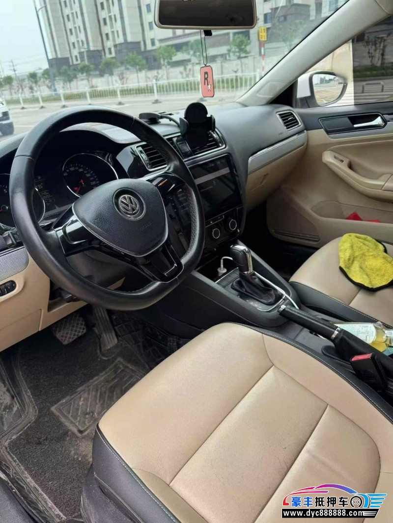 16年大众速腾轿车抵押车出售