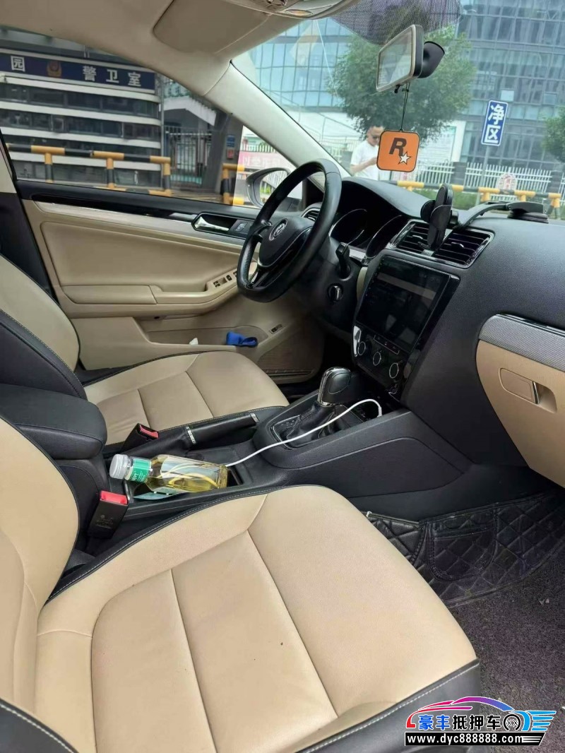 16年大众速腾轿车抵押车出售