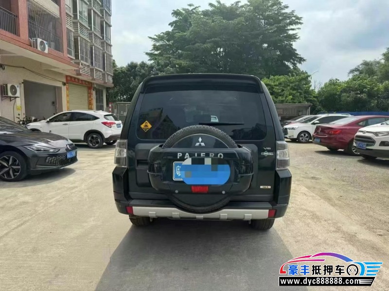 11年三菱帕杰罗轿车抵押车出售