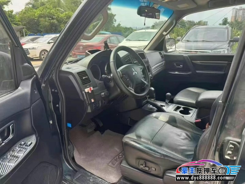 11年三菱帕杰罗轿车抵押车出售