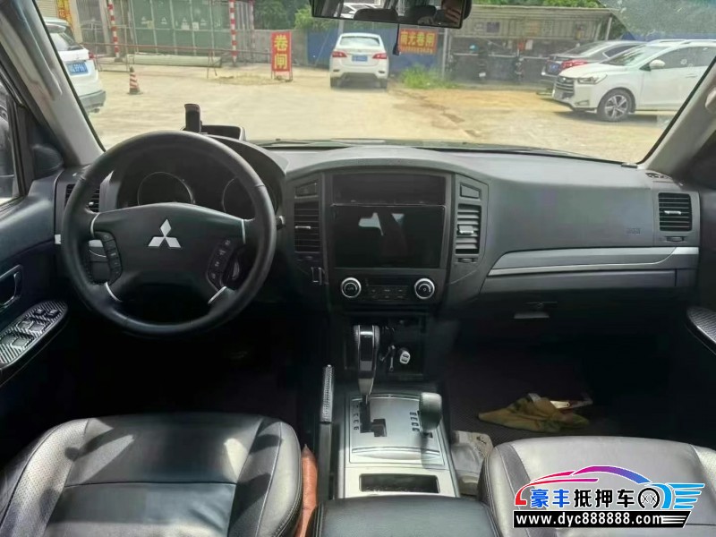 11年三菱帕杰罗轿车抵押车出售