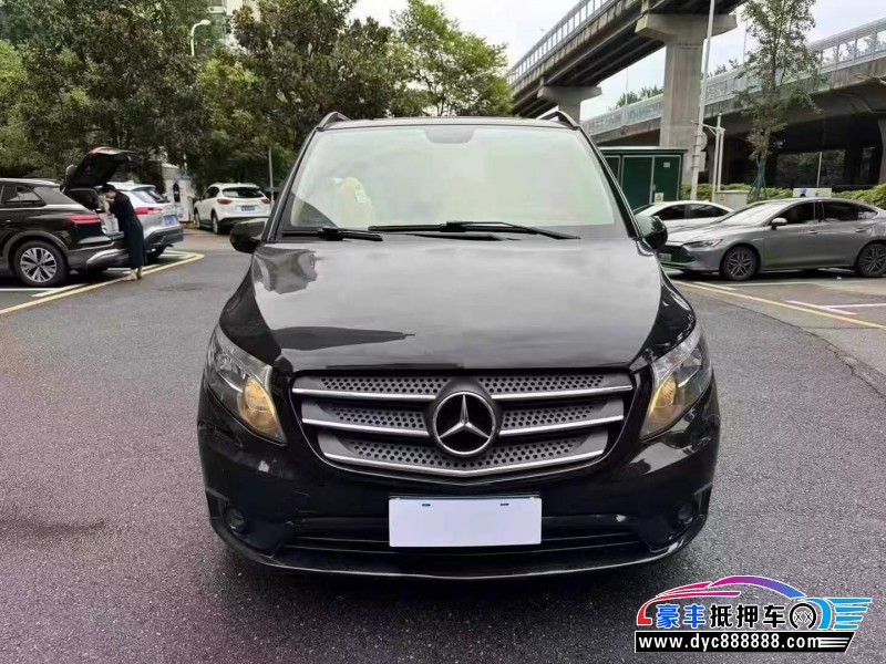 19年奔驰威霆轿车抵押车出售