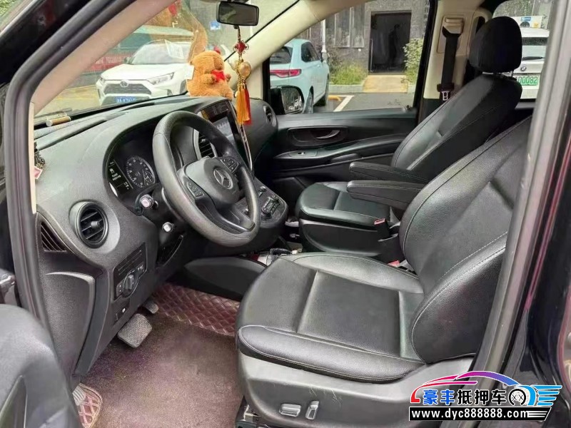 19年奔驰威霆轿车抵押车出售