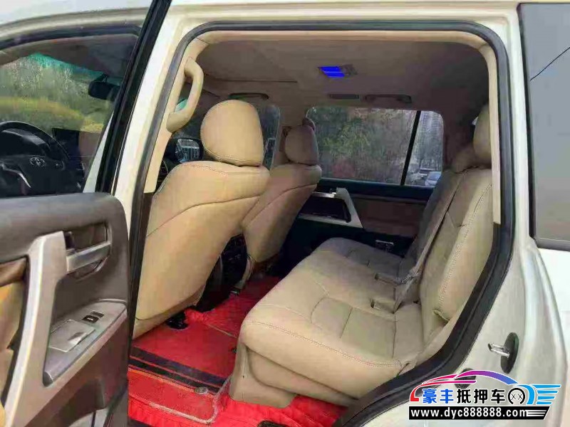 12年丰田兰德酷路泽（陆巡）轿车抵押车出售