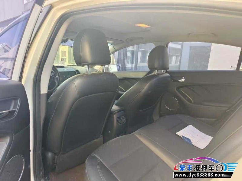 13年起亚K3轿车抵押车出售