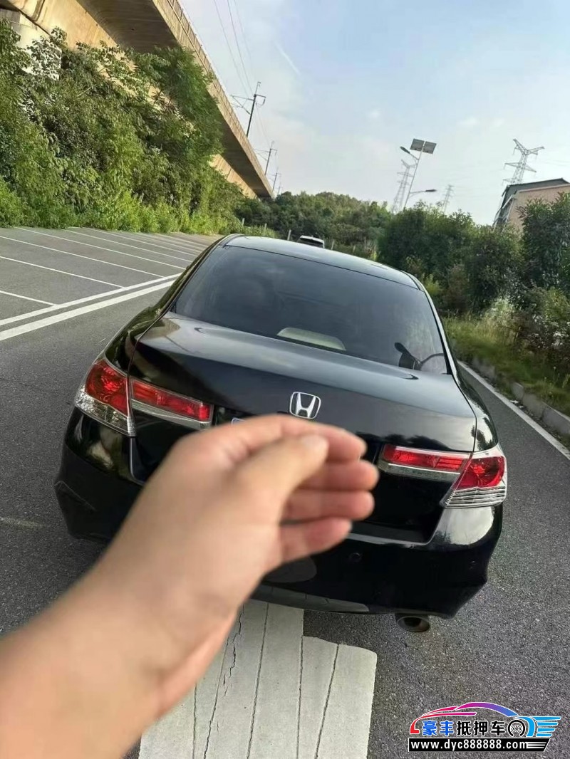 12年本田雅阁轿车抵押车出售