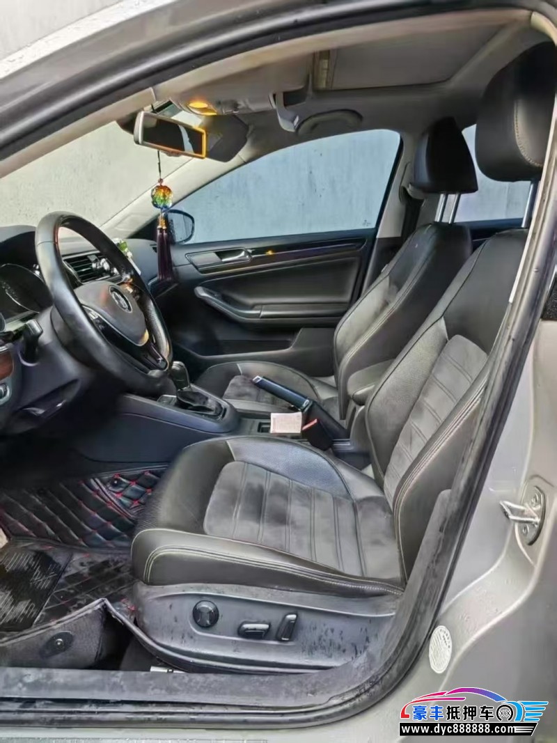 16年大众速腾轿车抵押车出售