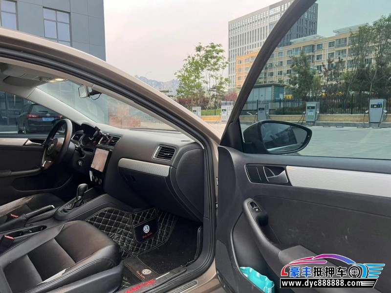 15年大众速腾轿车抵押车出售