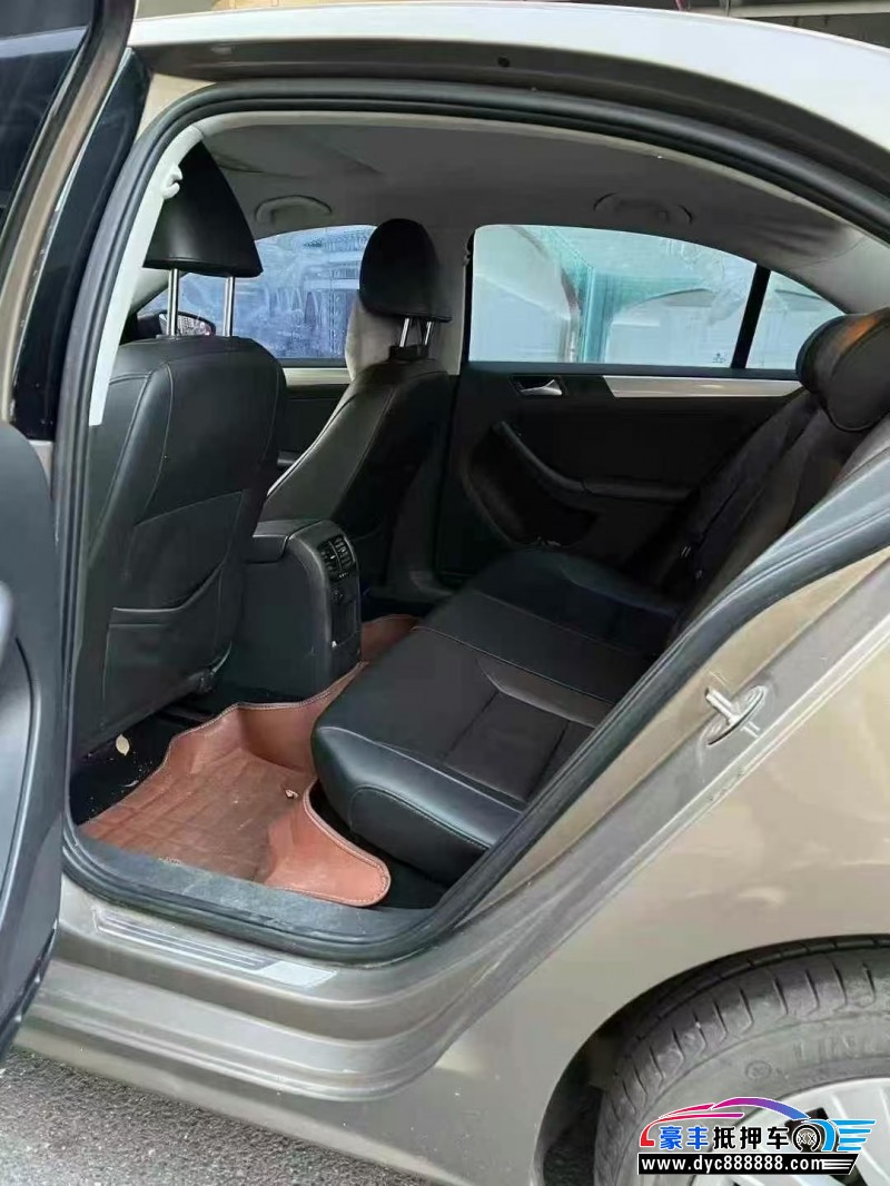 15年大众速腾轿车抵押车出售