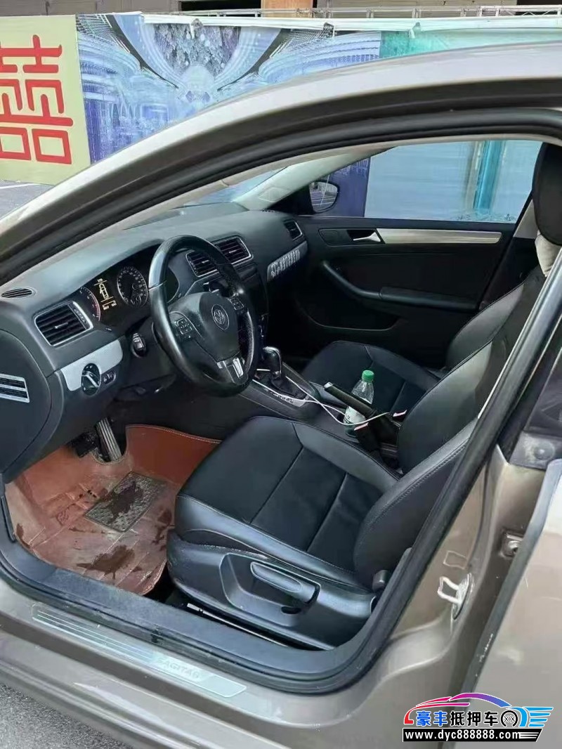 15年大众速腾轿车抵押车出售