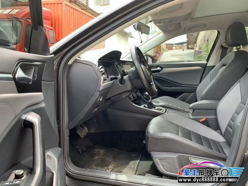 19年大众速腾轿车抵押车出售