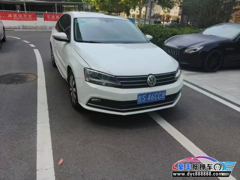 抵押车出售17年大众速腾轿车