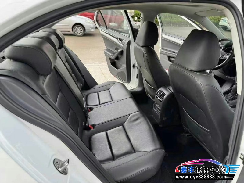 19年大众速腾轿车抵押车出售