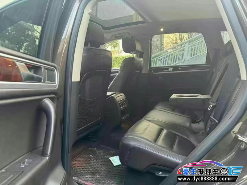 14年大众途锐轿车抵押车出售