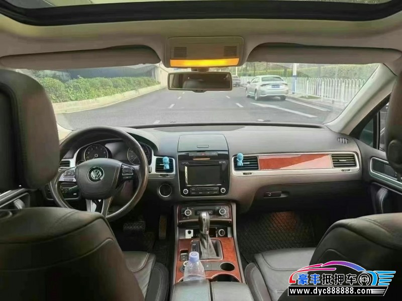 14年大众途锐轿车抵押车出售