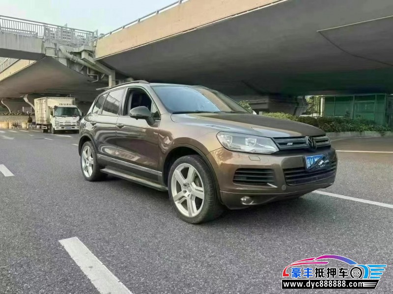 14年大众途锐轿车抵押车出售