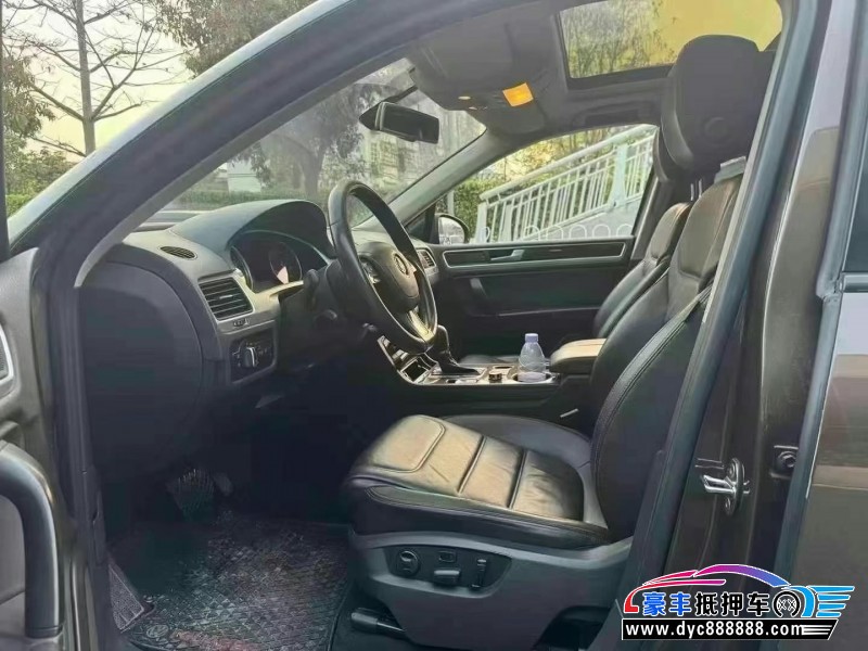 14年大众途锐轿车抵押车出售