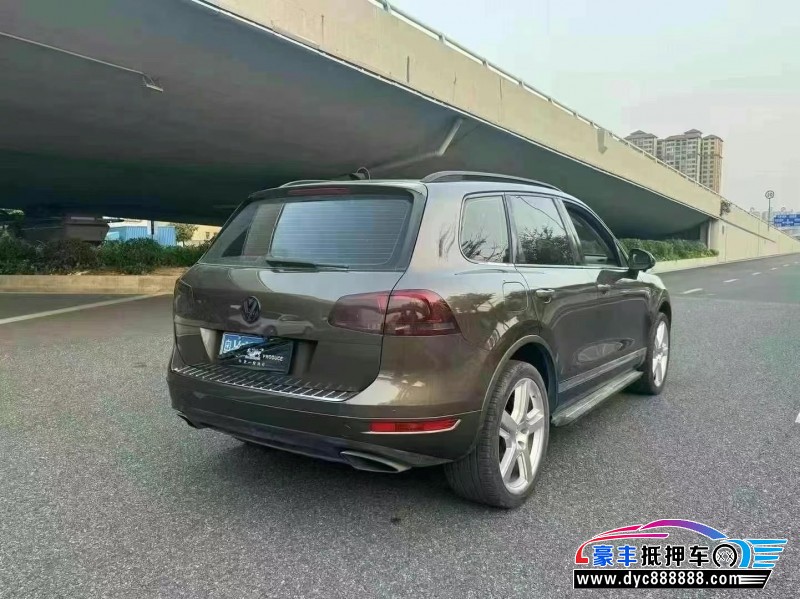 14年大众途锐轿车抵押车出售