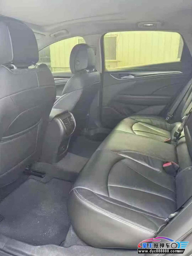 20年别克君越轿车抵押车出售