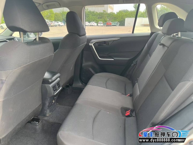 21年丰田RAV4轿车抵押车出售