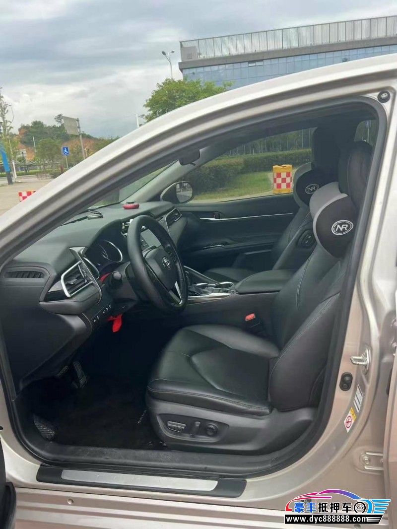 19年丰田凯美瑞轿车抵押车出售