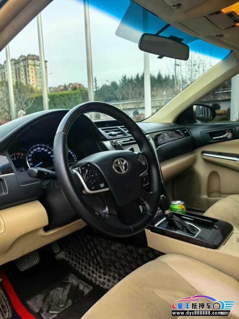 17年丰田凯美瑞轿车抵押车出售