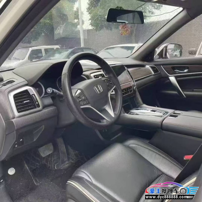 17年本田UR-V轿车抵押车出售