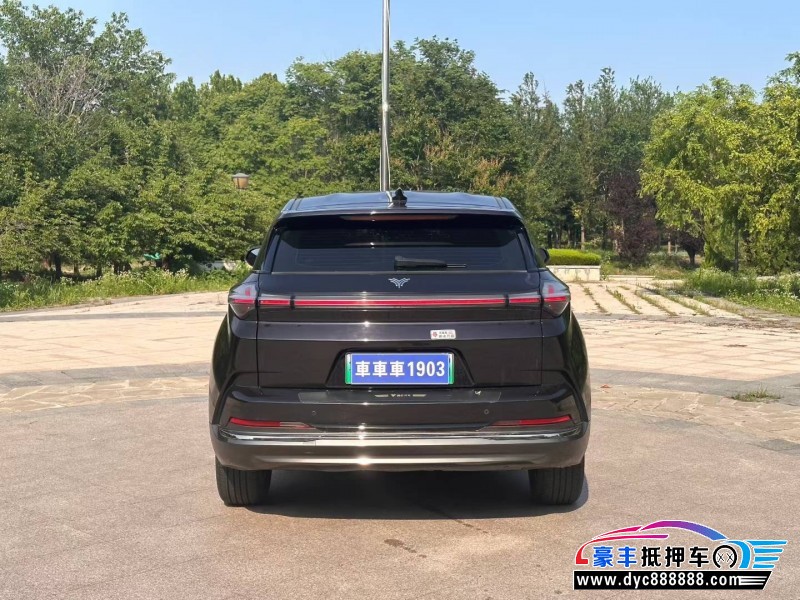 23年哪吒U轿车抵押车出售