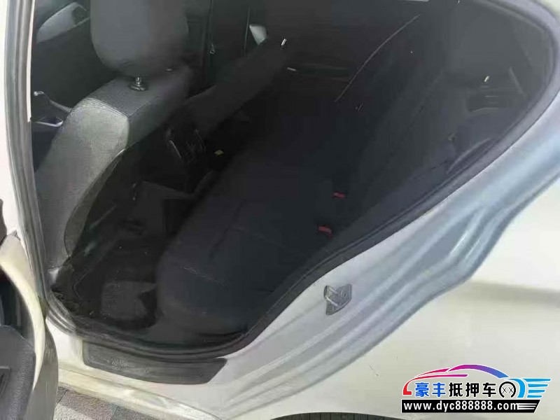 15年宝马1系轿车抵押车出售