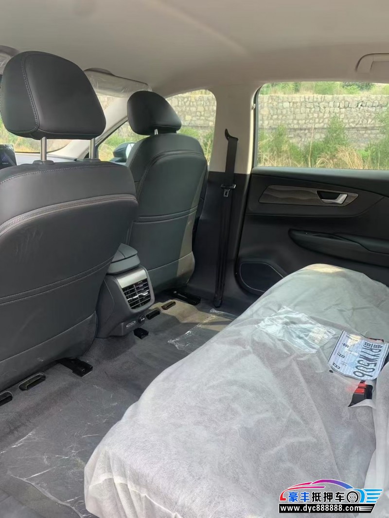 25年红旗EQM5轿车抵押车出售