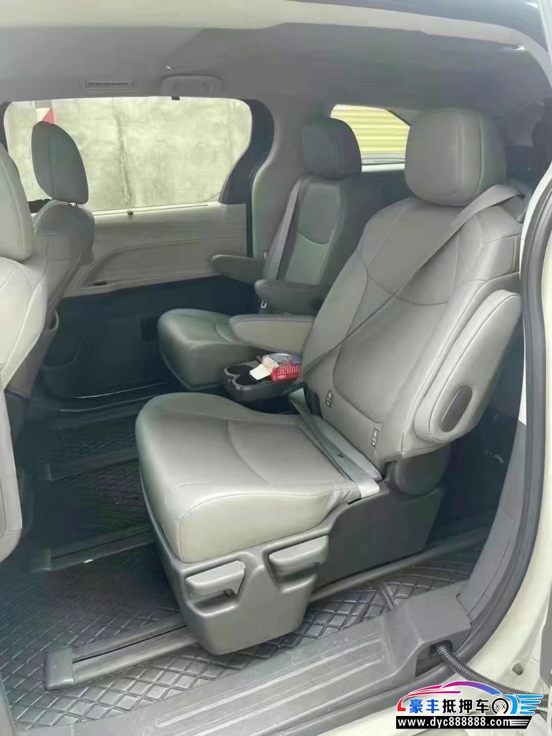 25年丰田格瑞维亚轿车抵押车出售