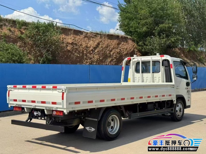 25年福田领航轿车抵押车出售