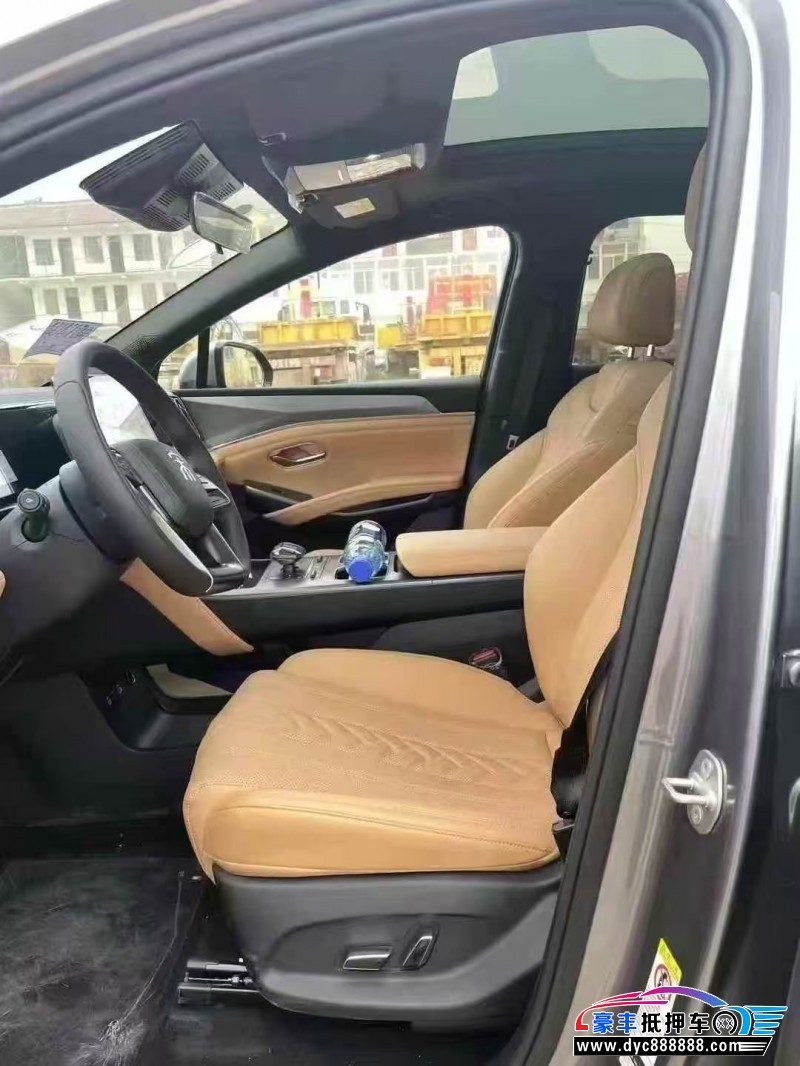 25年比亚迪宋轿车抵押车出售