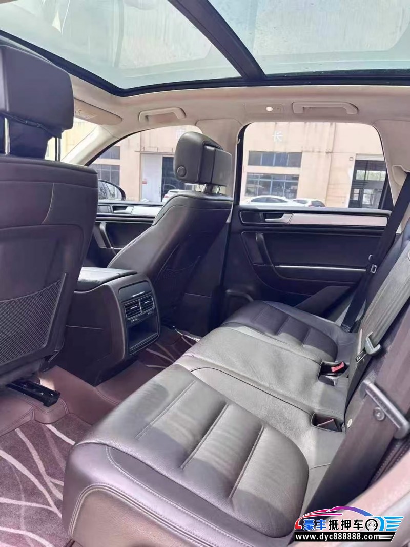 17年大众途锐轿车抵押车出售