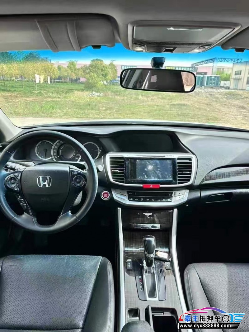 16年本田雅阁轿车抵押车出售