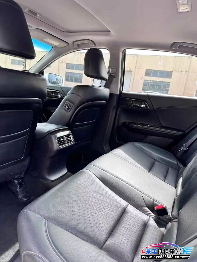 16年本田雅阁轿车抵押车出售