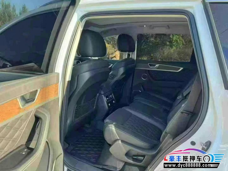 20年红旗HS7轿车抵押车出售