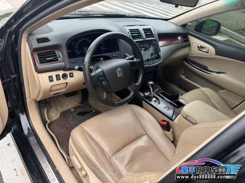 11年丰田皇冠轿车抵押车出售